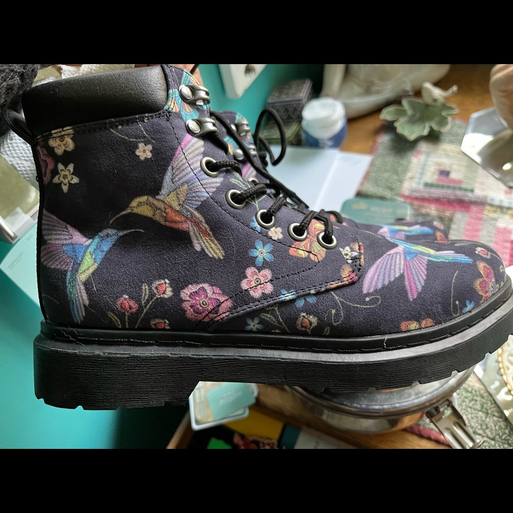 Black tie up Hummingbird boots -brand new -cushy and comfortable